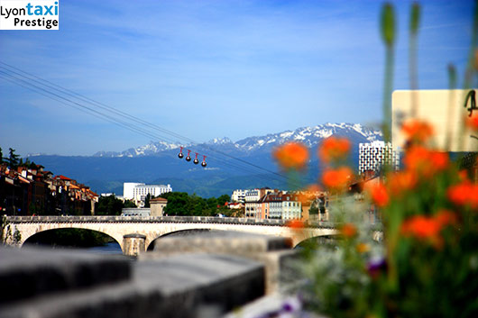 La Bastille, l'isêre et le massif de Belledonne à Grenoble